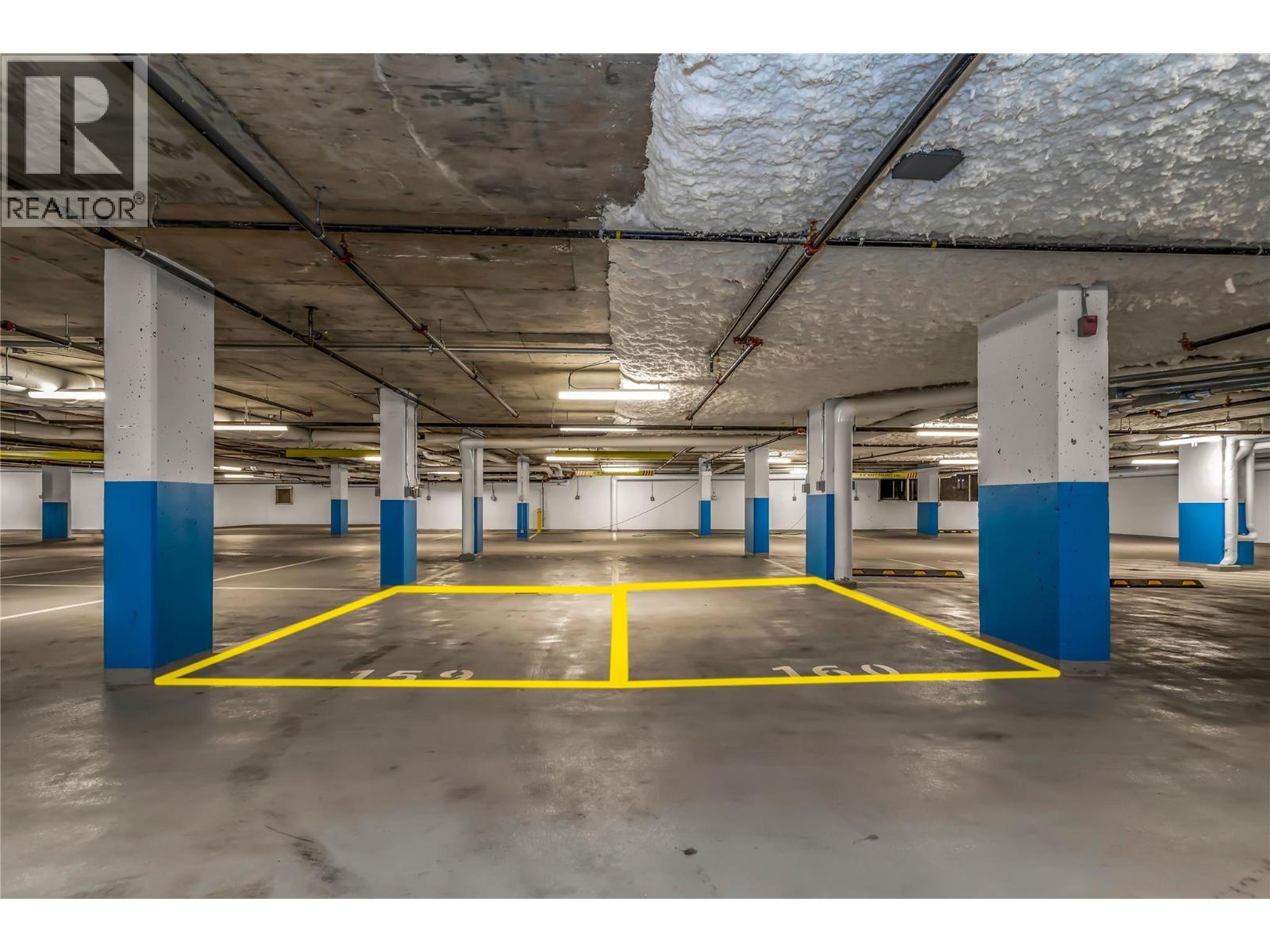 3409 Lakeshore Road Unit# Ph S607, Kelowna, BC - Indoor Photo Showing Garage