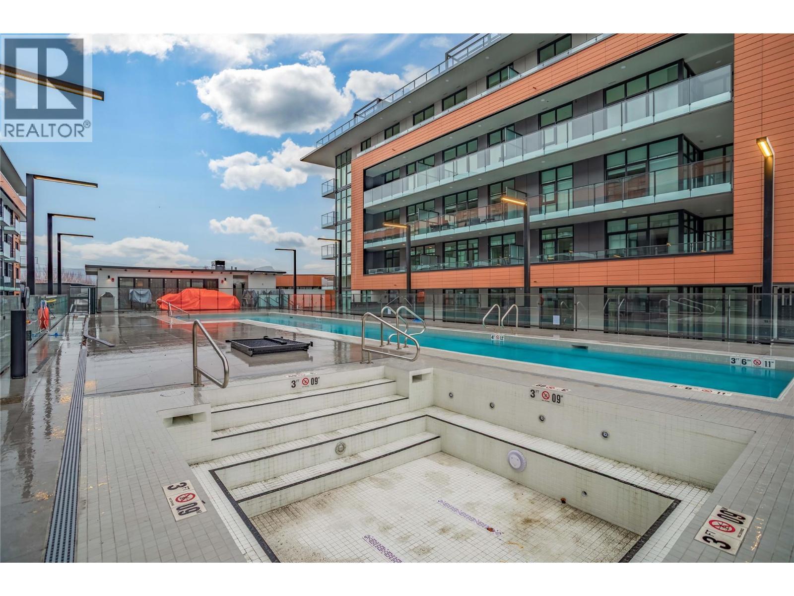 3409 Lakeshore Road Unit# Ph S607, Kelowna, BC - Outdoor With In Ground Pool