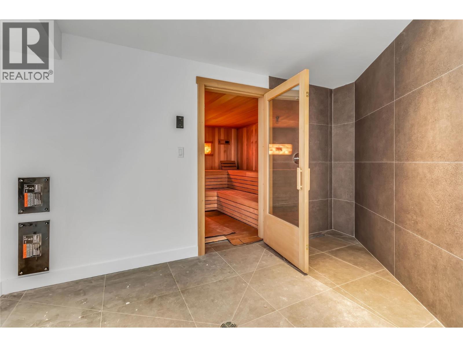 3409 Lakeshore Road Unit# Ph S607, Kelowna, BC - Indoor