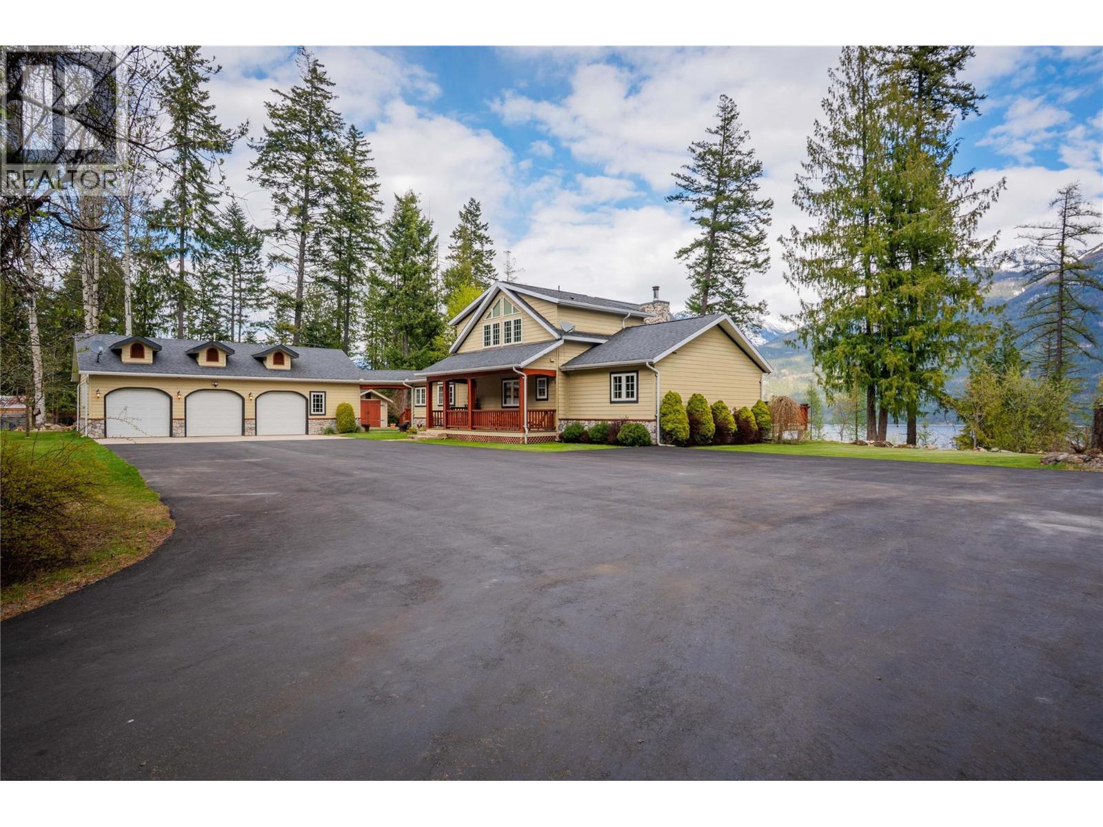 4830 Fletcher Creek Road, Fletcher Creek, BC - Outdoor With Facade