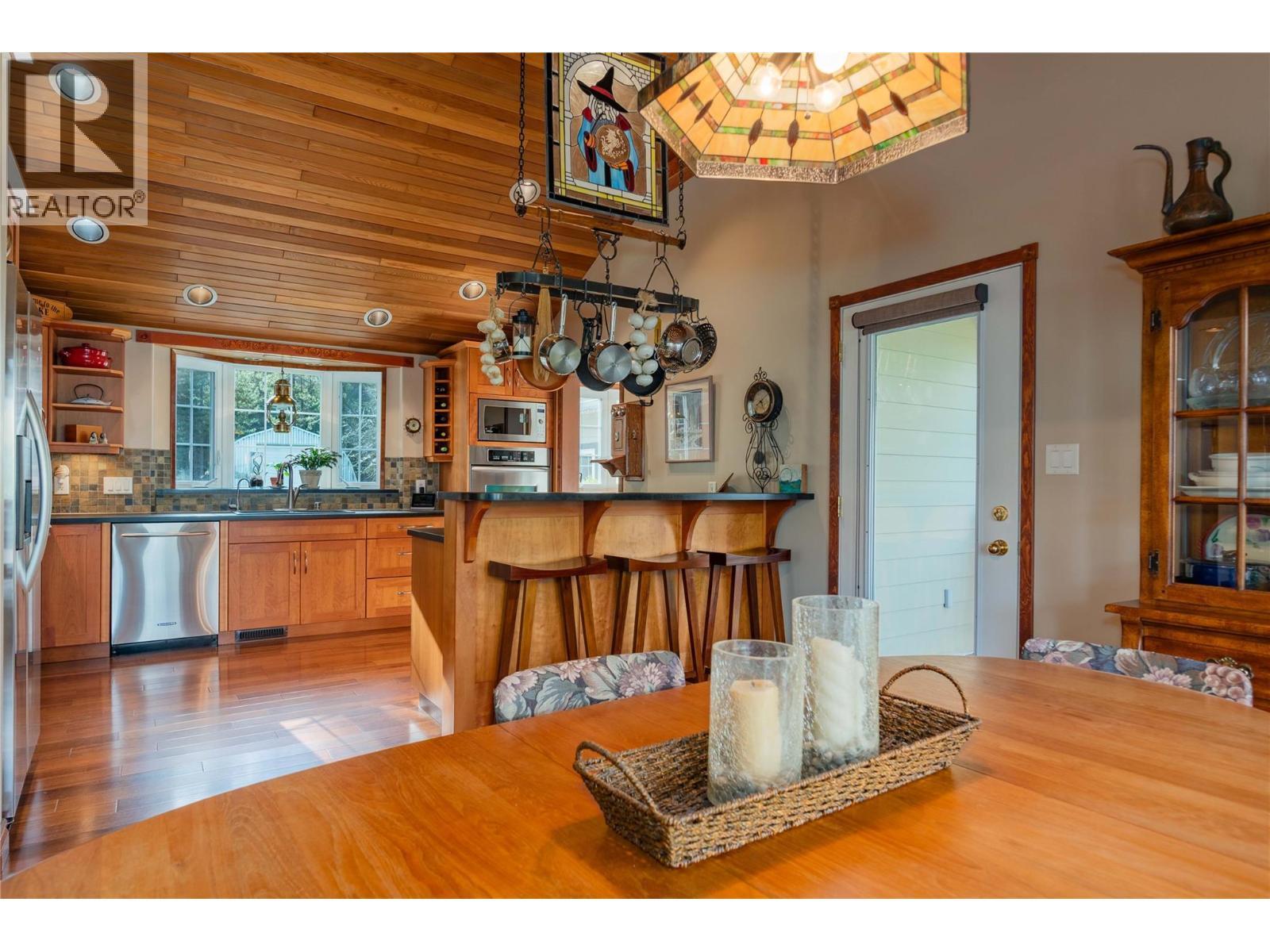 4830 Fletcher Creek Road, Fletcher Creek, BC - Indoor Photo Showing Dining Room