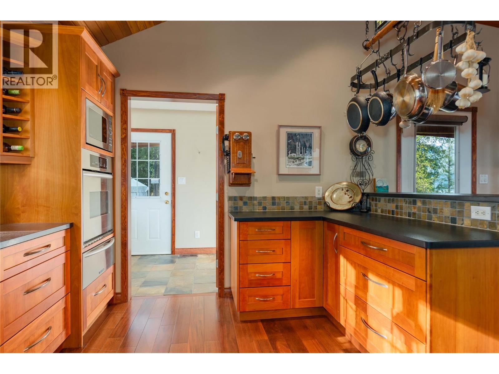 4830 Fletcher Creek Road, Fletcher Creek, BC - Indoor Photo Showing Kitchen