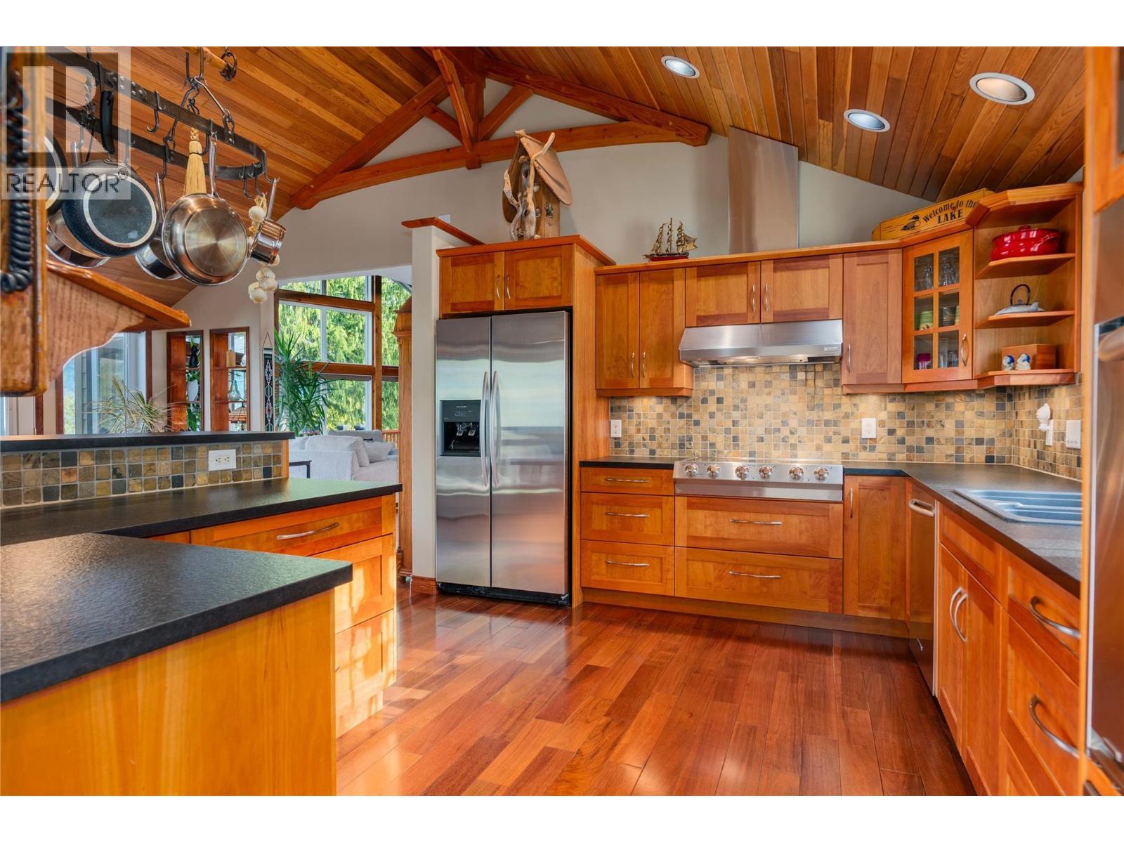 4830 Fletcher Creek Road, Fletcher Creek, BC - Indoor Photo Showing Kitchen