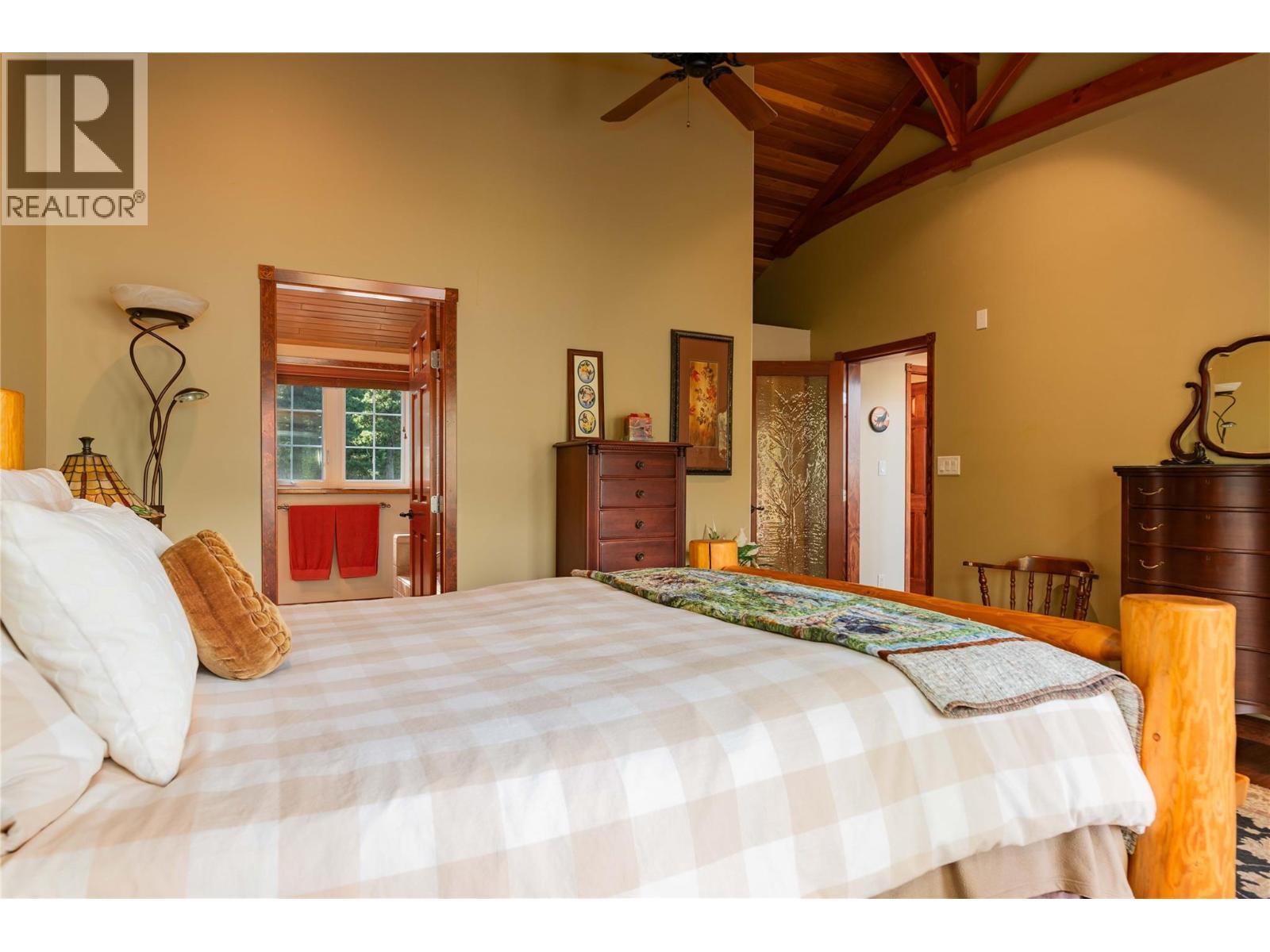 4830 Fletcher Creek Road, Fletcher Creek, BC - Indoor Photo Showing Bedroom