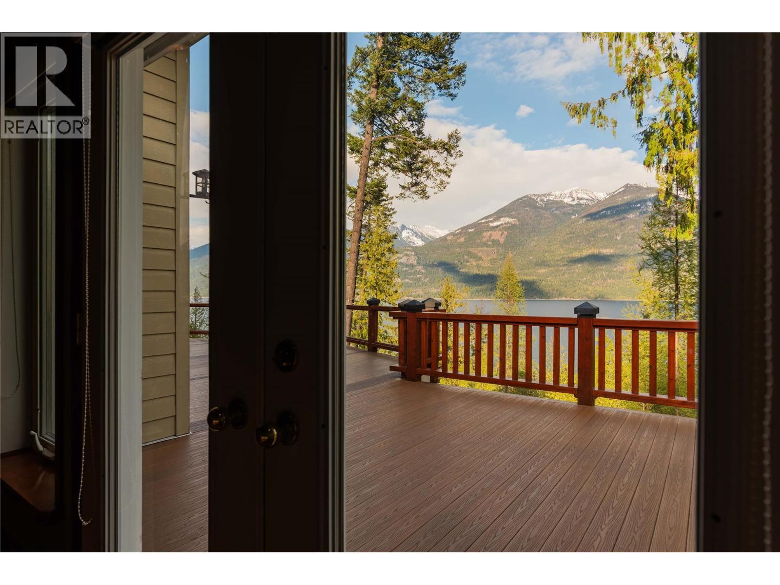 4830 Fletcher Creek Road, Fletcher Creek, BC - Outdoor With Body Of Water