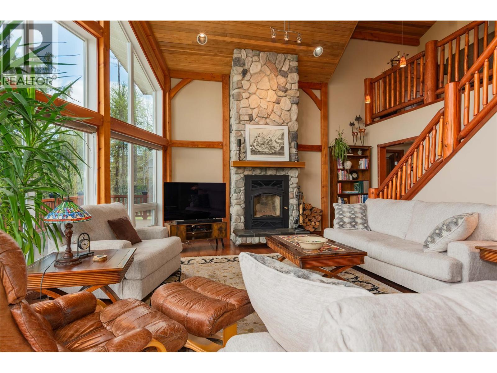 4830 Fletcher Creek Road, Fletcher Creek, BC - Indoor Photo Showing Living Room With Fireplace