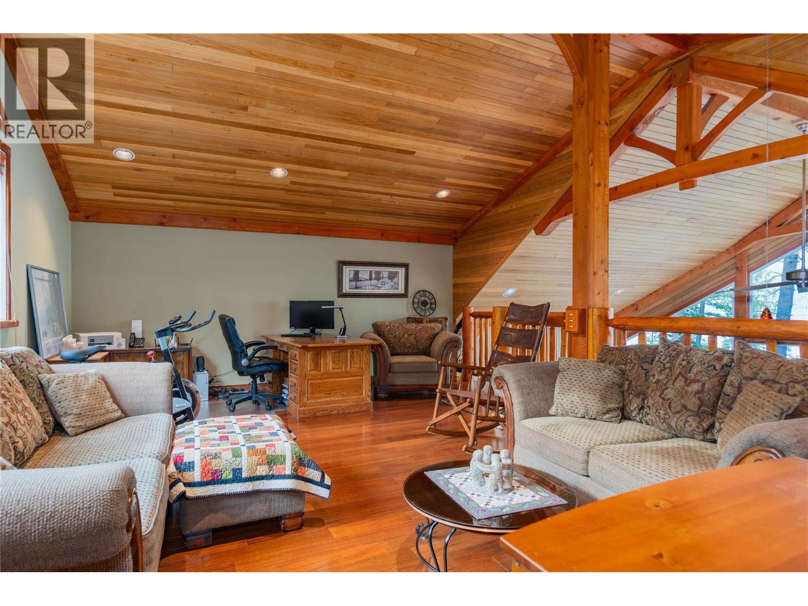 4830 Fletcher Creek Road, Fletcher Creek, BC - Indoor Photo Showing Living Room