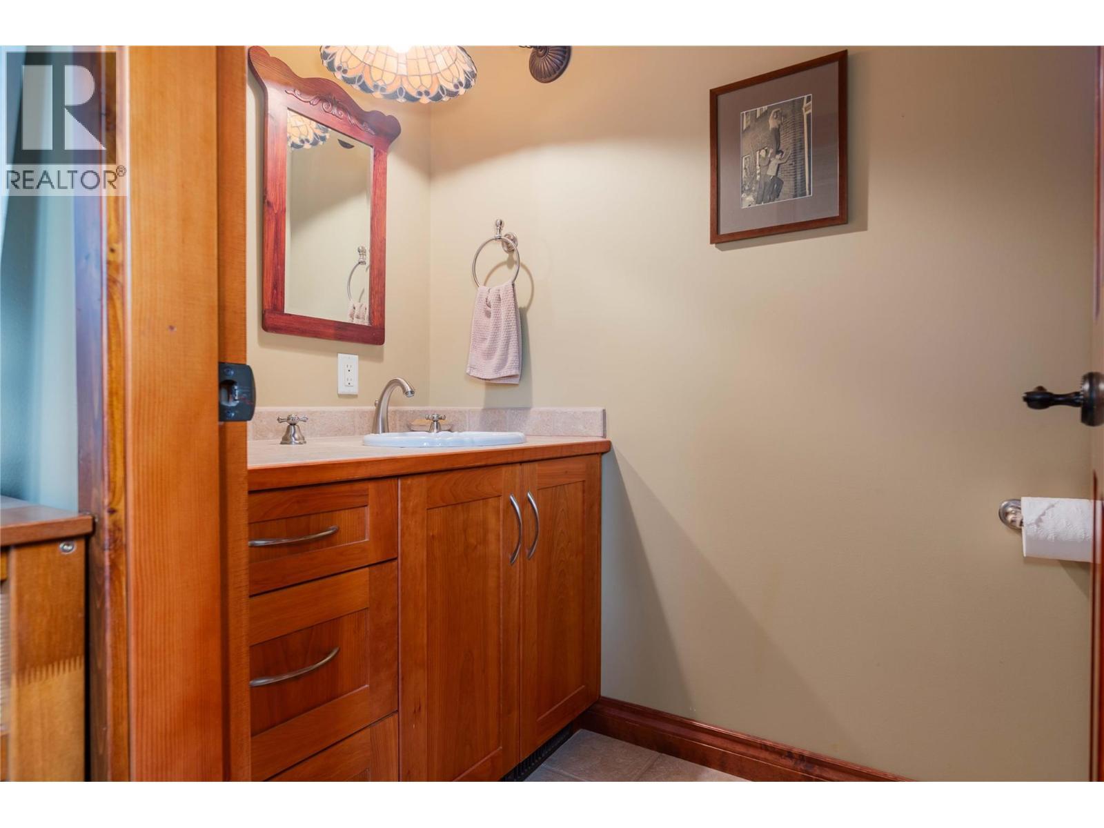 4830 Fletcher Creek Road, Fletcher Creek, BC - Indoor Photo Showing Bathroom