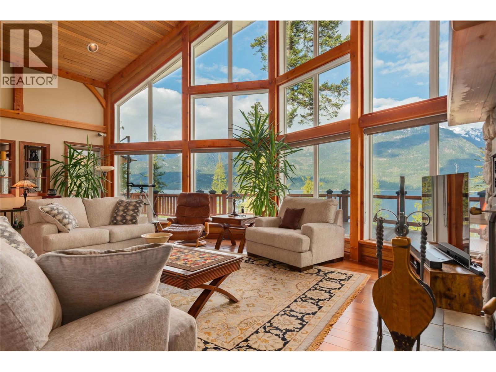 4830 Fletcher Creek Road, Fletcher Creek, BC - Indoor Photo Showing Living Room