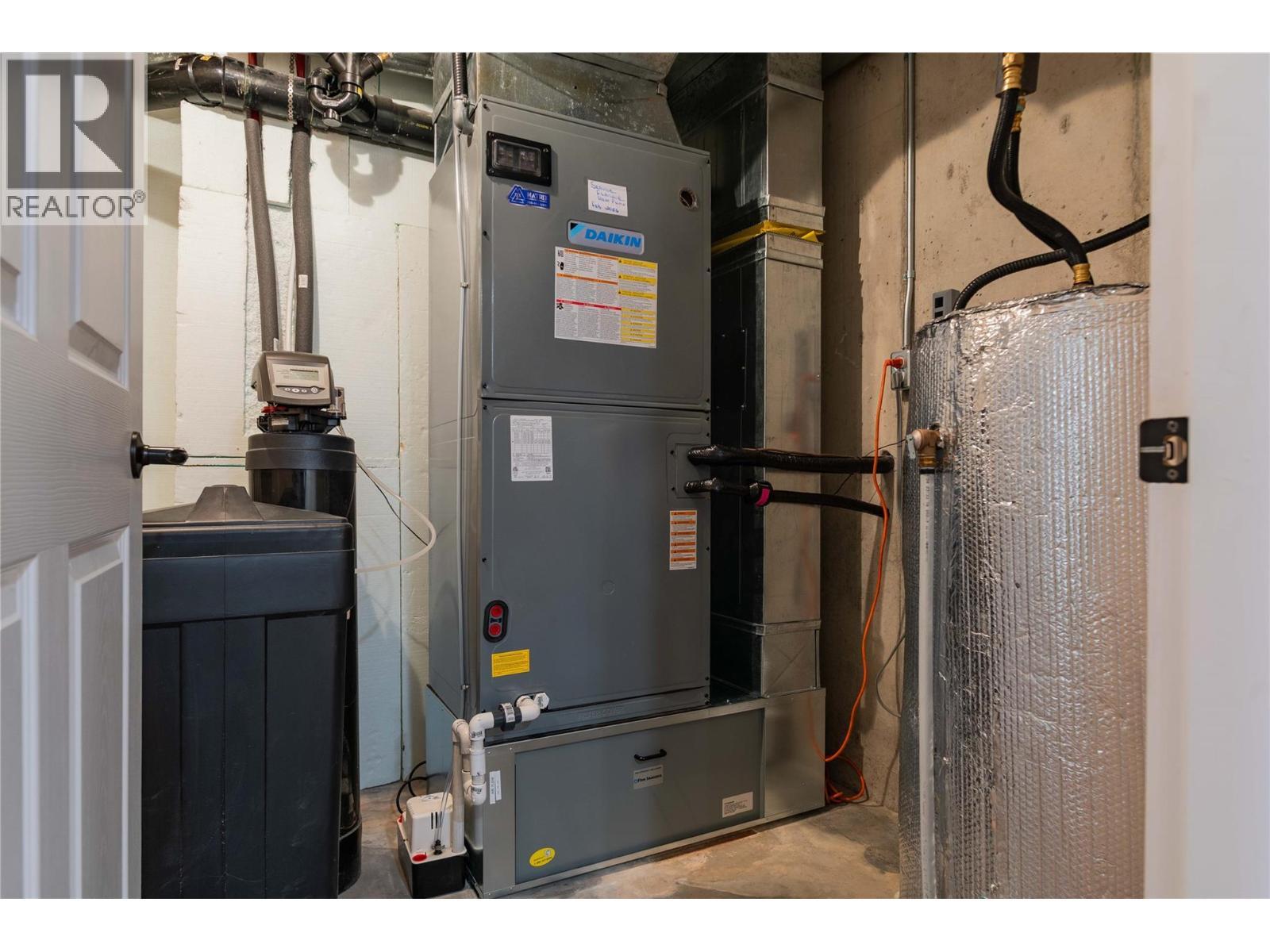 4830 Fletcher Creek Road, Fletcher Creek, BC - Indoor Photo Showing Basement