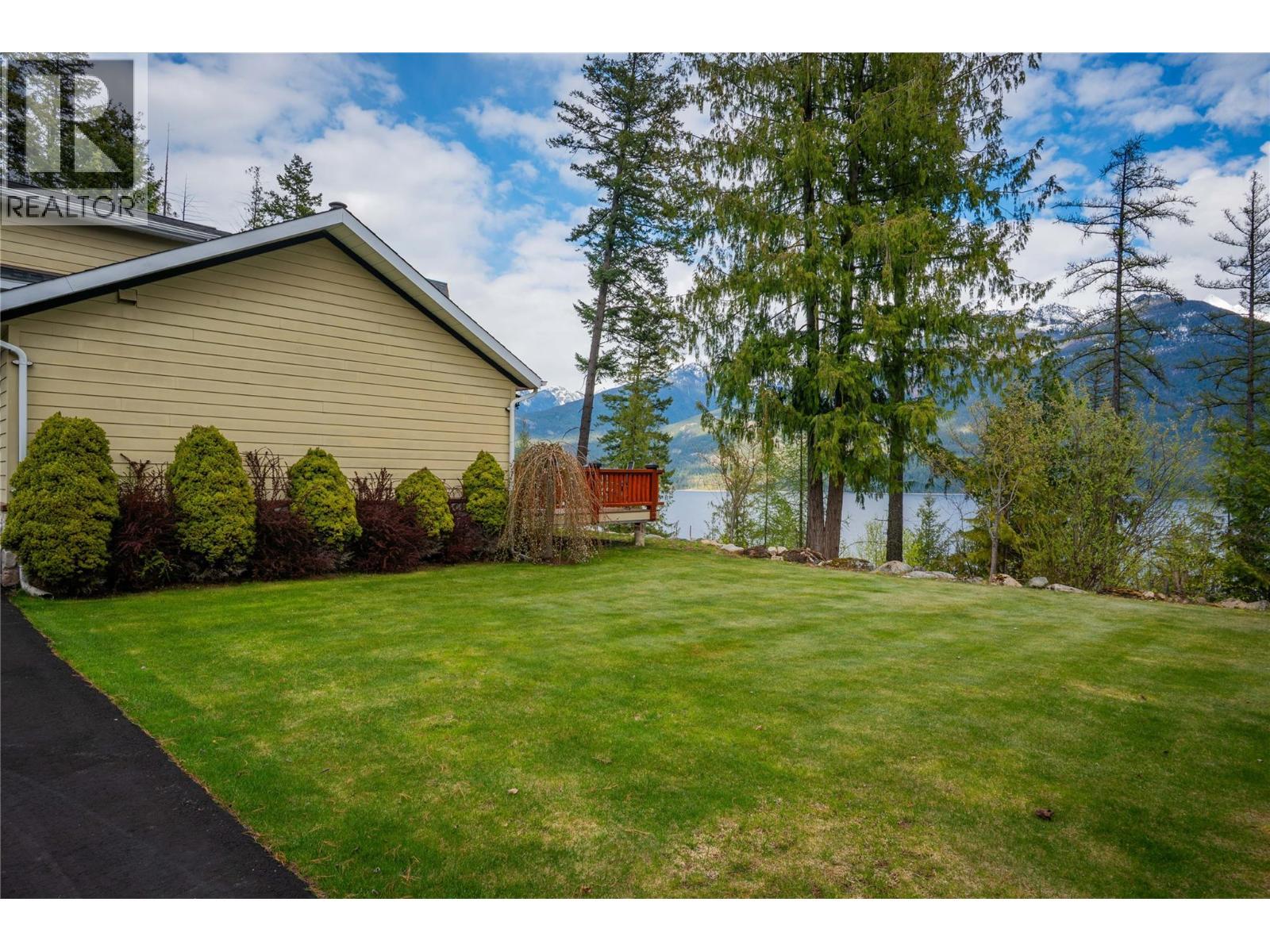 4830 Fletcher Creek Road, Fletcher Creek, BC - Outdoor