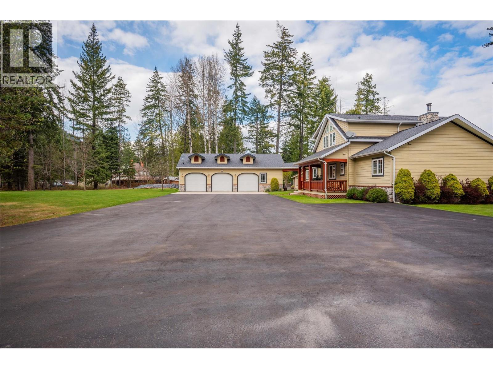 4830 Fletcher Creek Road, Fletcher Creek, BC - Outdoor With Facade