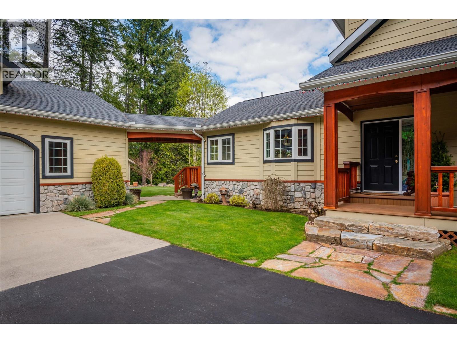 4830 Fletcher Creek Road, Fletcher Creek, BC - Outdoor With Deck Patio Veranda