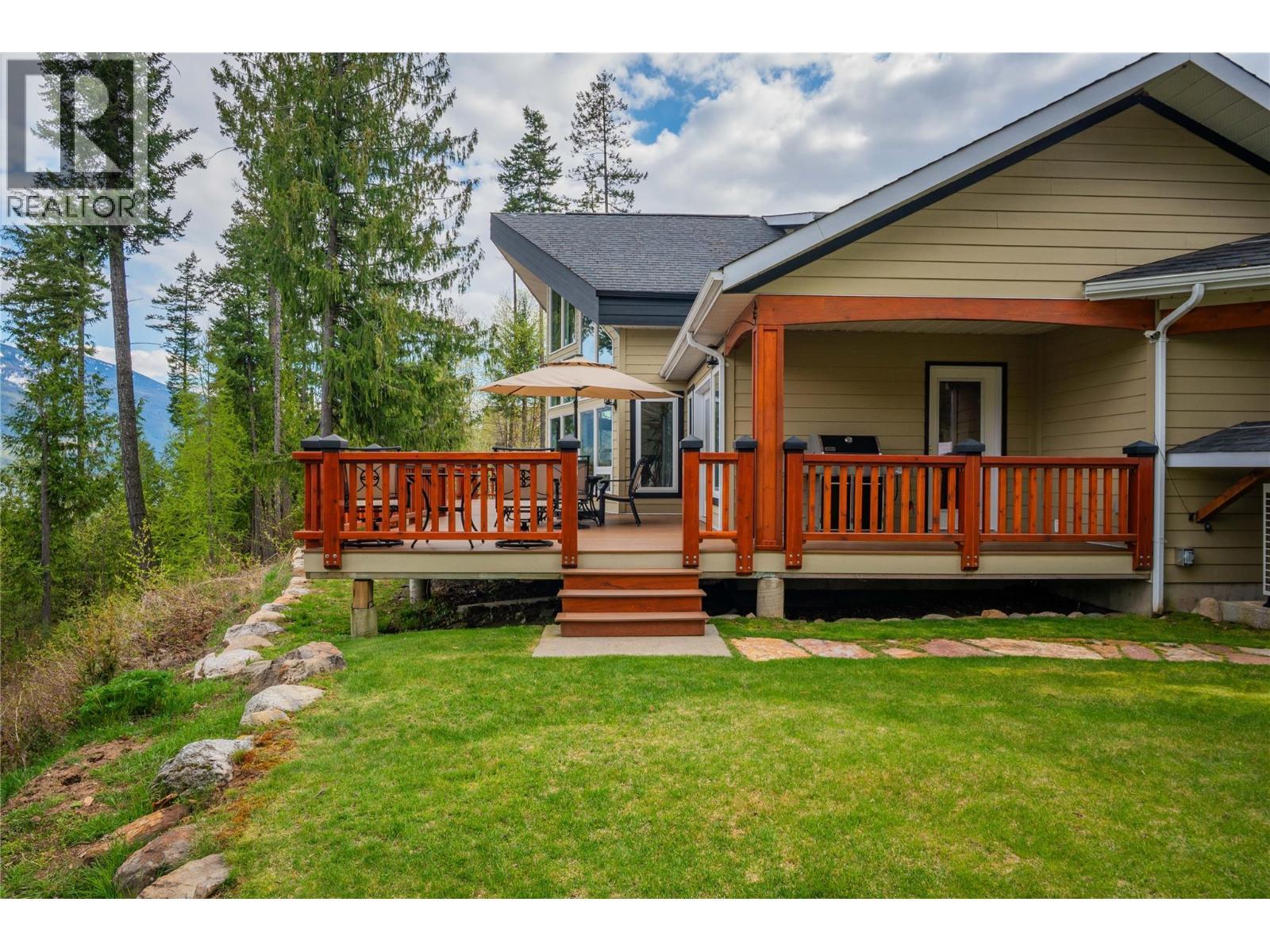 4830 Fletcher Creek Road, Fletcher Creek, BC - Outdoor With Deck Patio Veranda