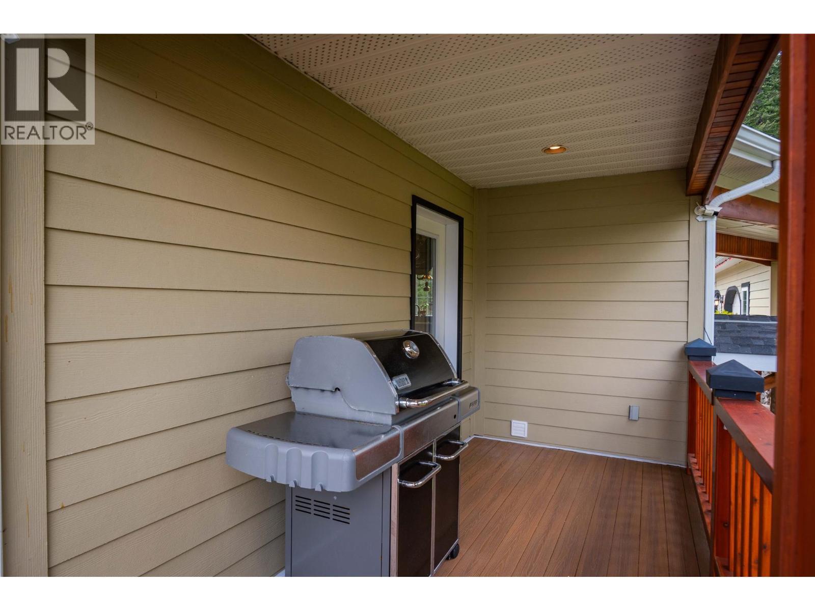 4830 Fletcher Creek Road, Fletcher Creek, BC - Outdoor With Deck Patio Veranda With Exterior
