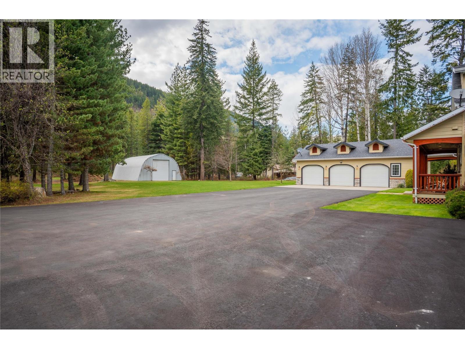 4830 Fletcher Creek Road, Fletcher Creek, BC - Outdoor