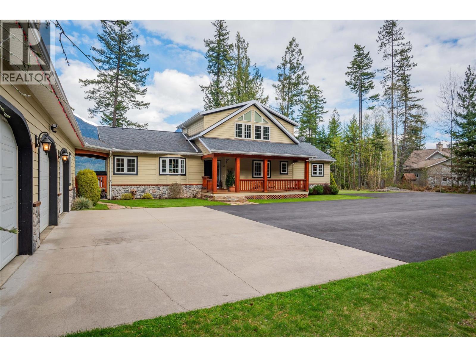 4830 Fletcher Creek Road, Fletcher Creek, BC - Outdoor With Facade