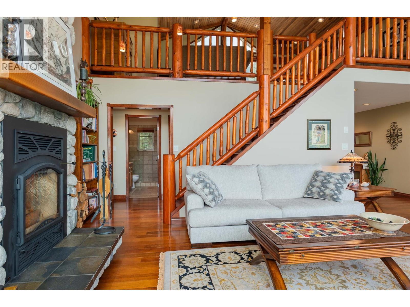4830 Fletcher Creek Road, Fletcher Creek, BC - Indoor Photo Showing Living Room With Fireplace