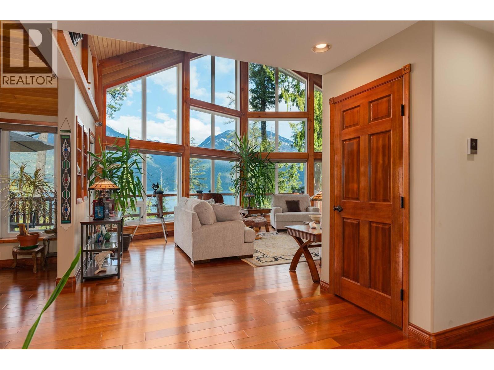 4830 Fletcher Creek Road, Fletcher Creek, BC - Indoor Photo Showing Living Room