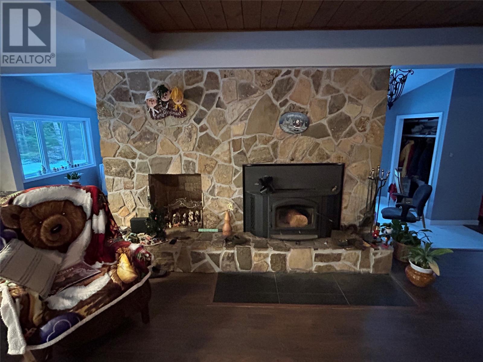 35 Balsam Street, Humber Village, NL - Indoor Photo Showing Living Room With Fireplace