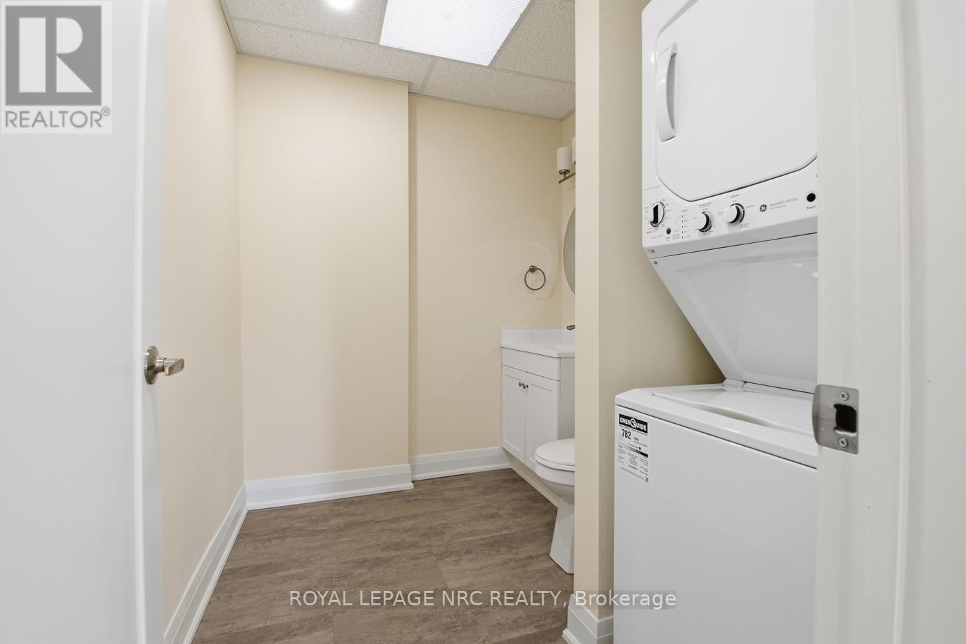 Stackable Laundry in 2 PC Bath - 201 - 431 St. Paul Street Street, St. Catharines (Downtown), ON