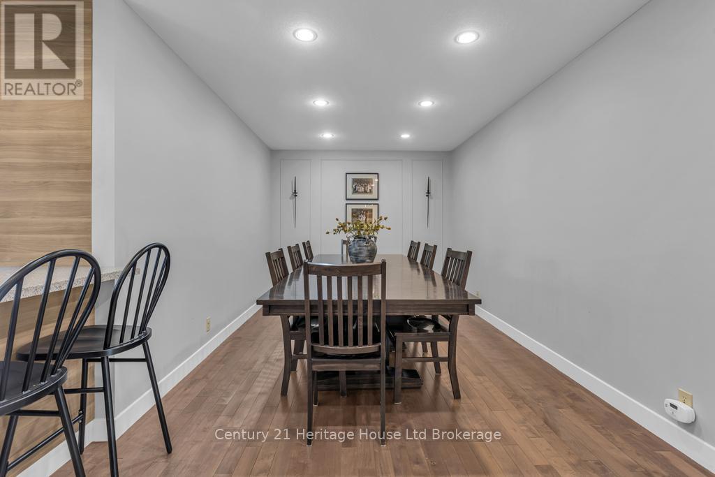 Dining room - 1 Highland Drive, Tillsonburg, ON - Indoor Photo Showing Dining Room