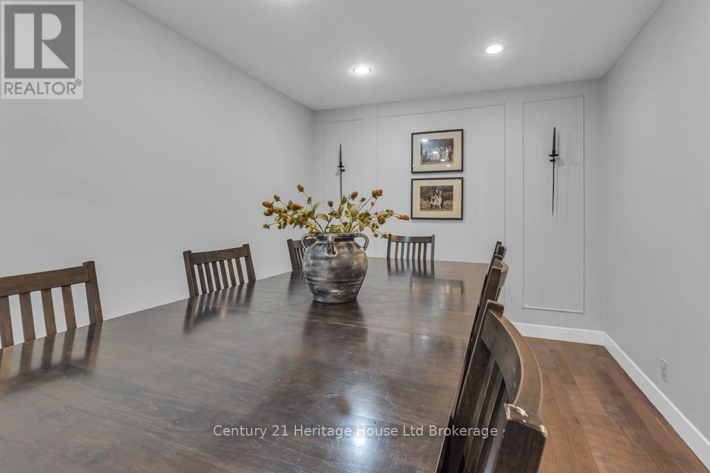 1 Highland Drive, Tillsonburg, ON - Indoor Photo Showing Dining Room