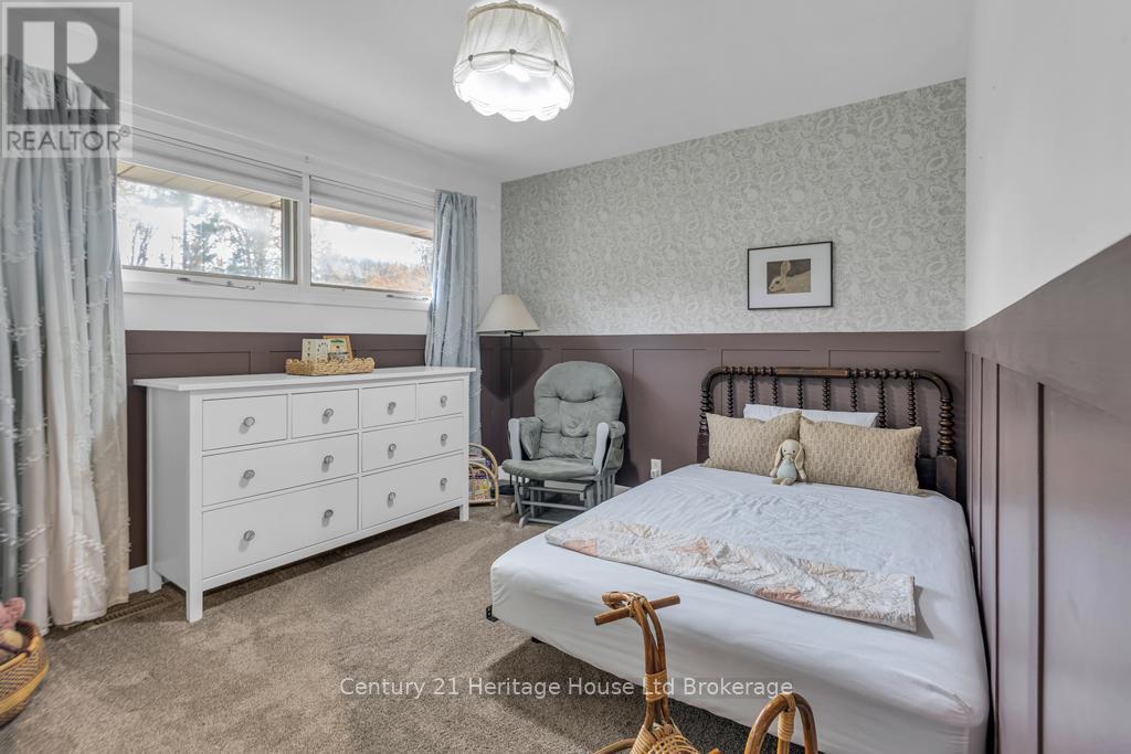 secondary upstairs bedroom - 1 Highland Drive, Tillsonburg, ON - Indoor Photo Showing Bedroom