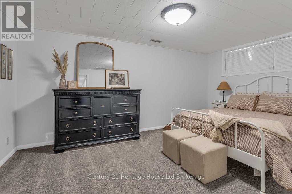 4th bedroom on lower level - 1 Highland Drive, Tillsonburg, ON - Indoor Photo Showing Bedroom