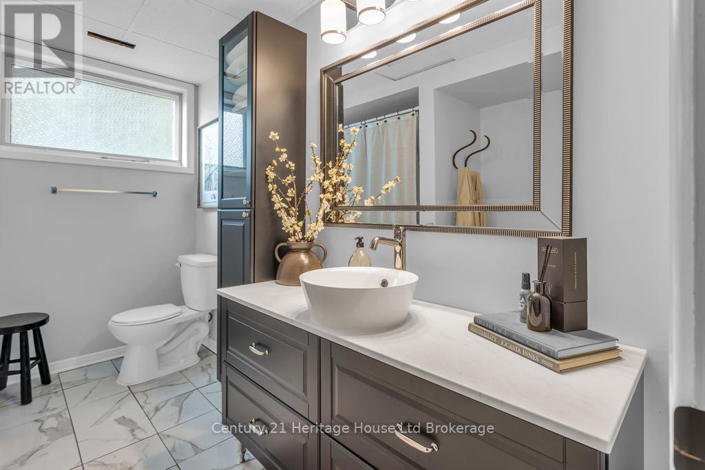 1 Highland Drive, Tillsonburg, ON - Indoor Photo Showing Bathroom