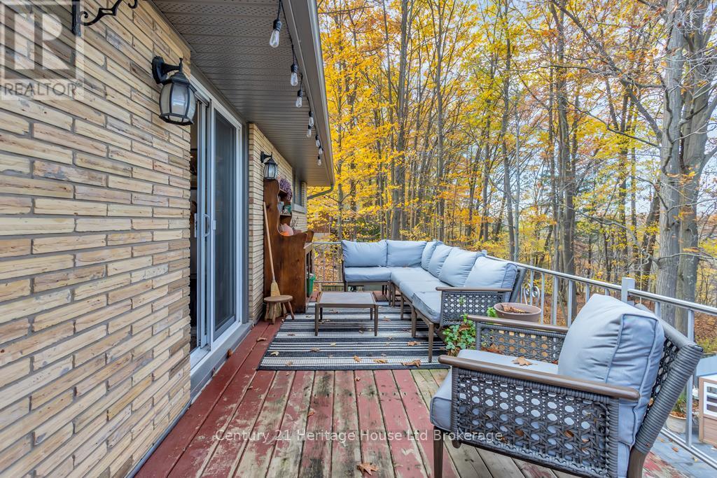 Terrace off upper level kitchen - 1 Highland Drive, Tillsonburg, ON - Outdoor With Deck Patio Veranda With Exterior