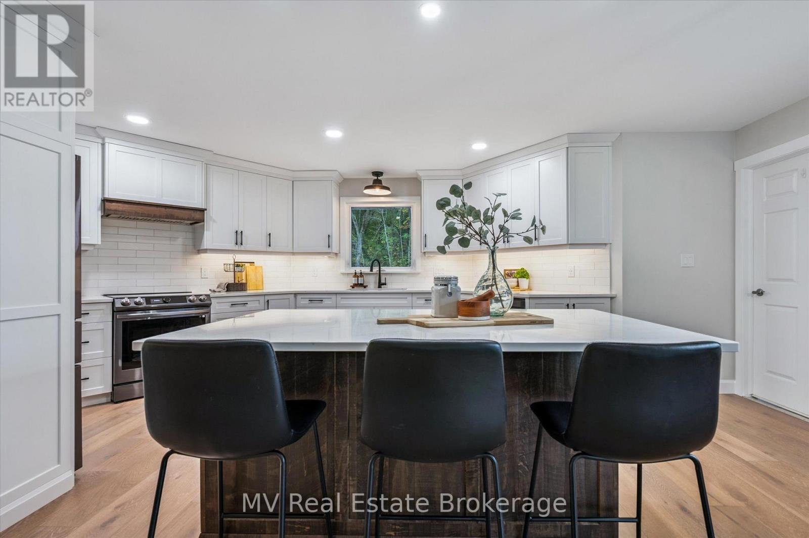 7003 Beatty Line N, Centre Wellington, ON - Indoor Photo Showing Kitchen With Upgraded Kitchen