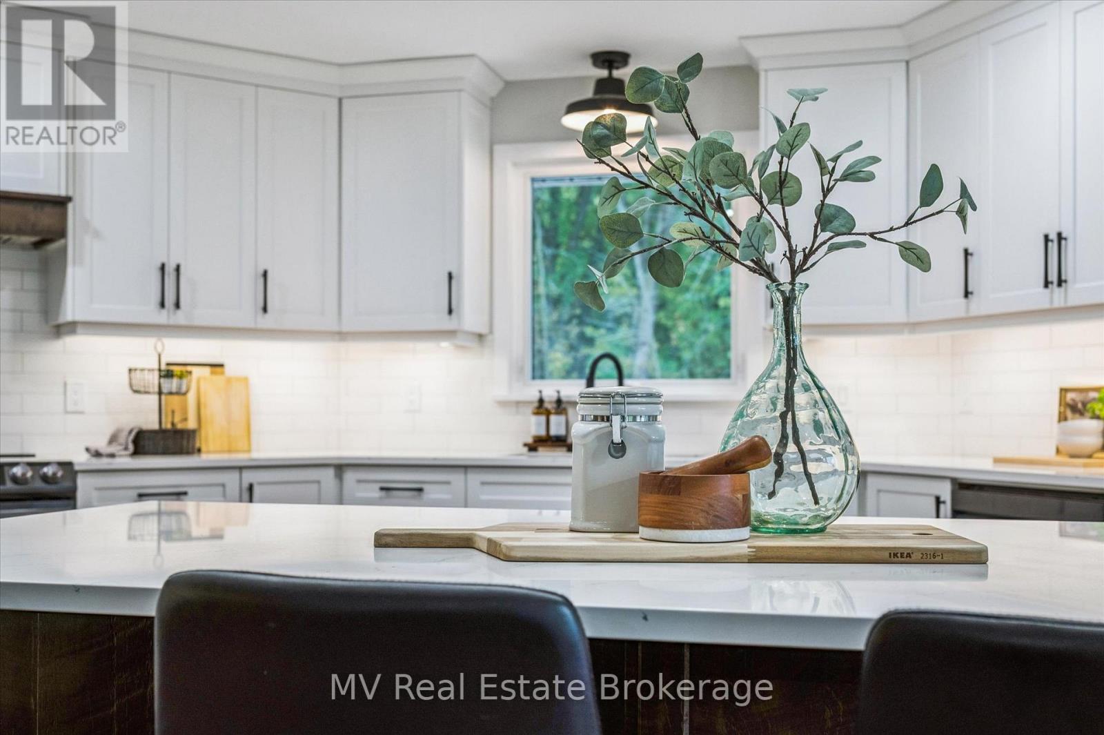7003 Beatty Line N, Centre Wellington, ON - Indoor Photo Showing Kitchen With Upgraded Kitchen