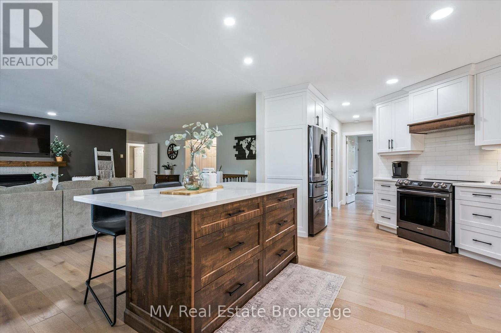 7003 Beatty Line N, Centre Wellington, ON - Indoor Photo Showing Kitchen With Upgraded Kitchen