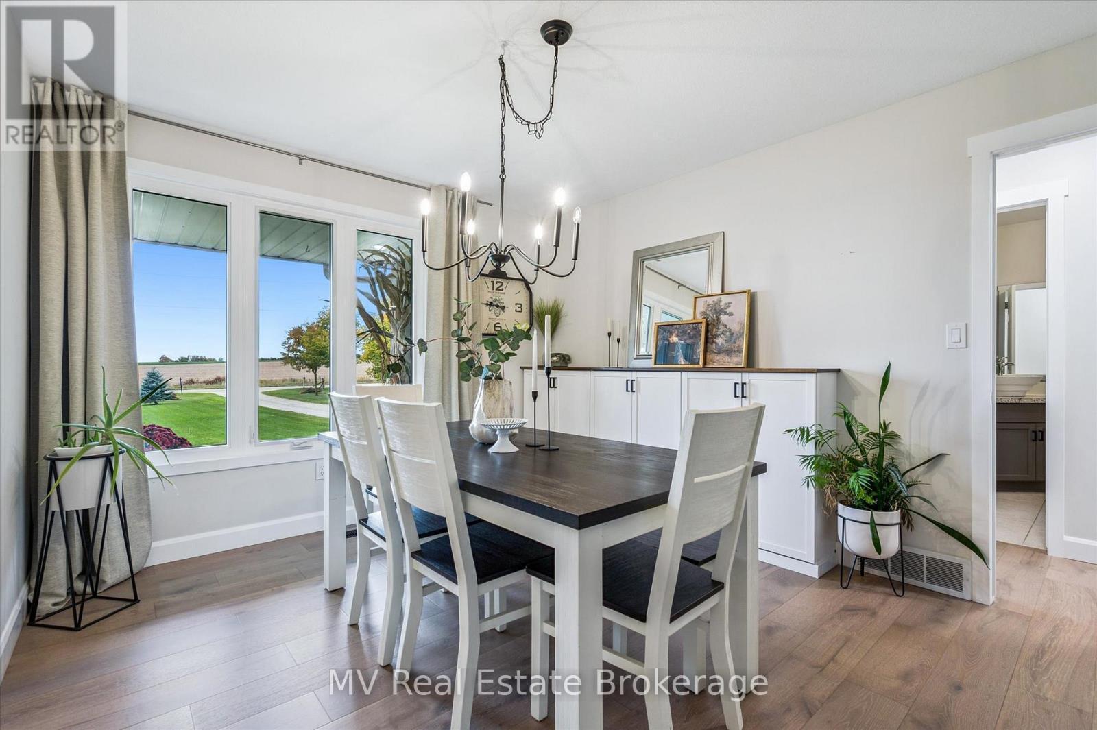 7003 Beatty Line N, Centre Wellington, ON - Indoor Photo Showing Dining Room