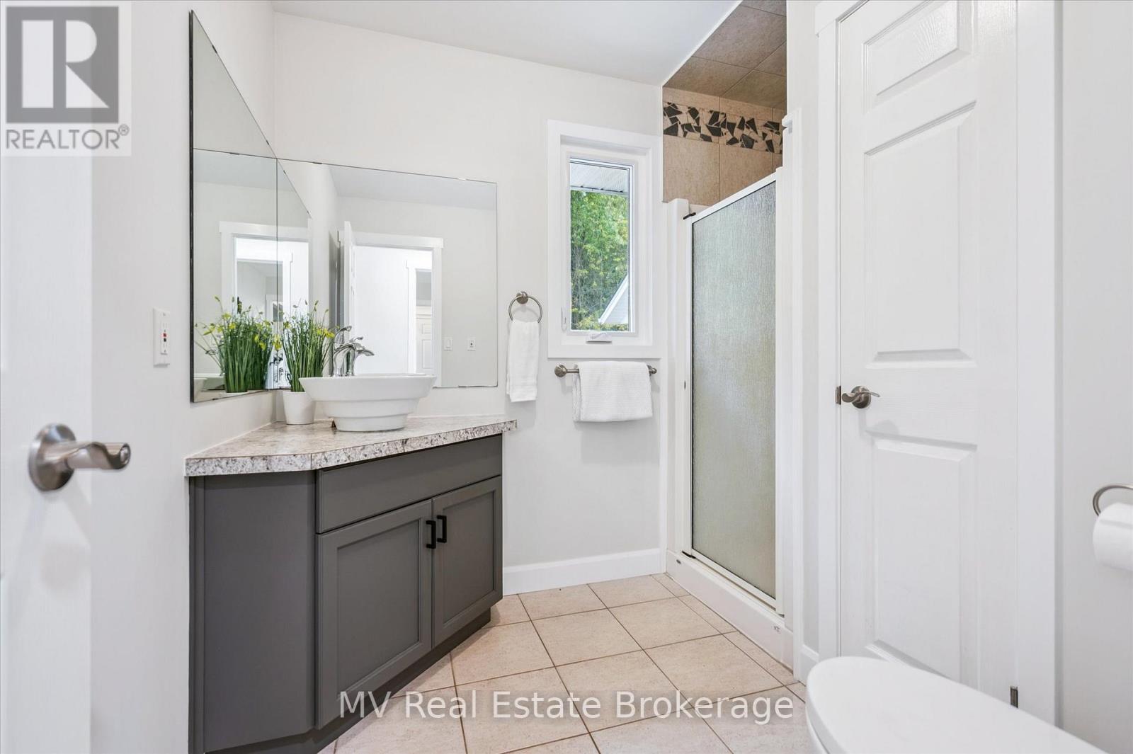 7003 Beatty Line N, Centre Wellington, ON - Indoor Photo Showing Bathroom