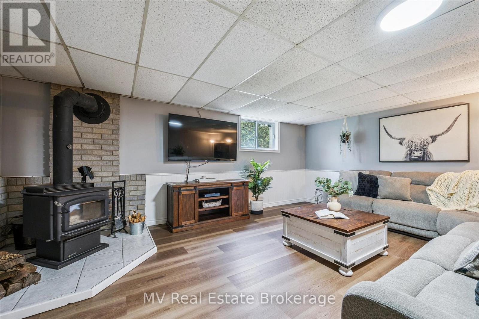 7003 Beatty Line N, Centre Wellington, ON - Indoor Photo Showing Living Room With Fireplace