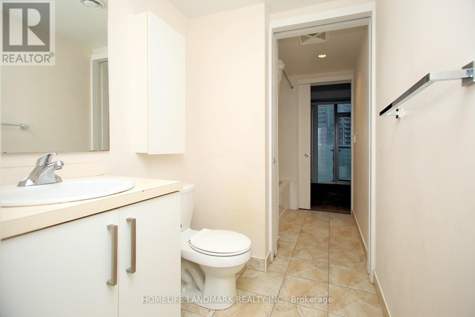 1504 - 12 York Street, Toronto, ON - Indoor Photo Showing Bathroom