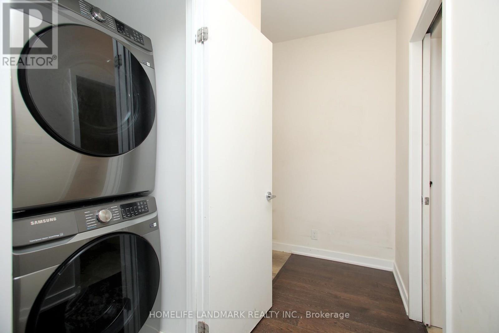 1504 - 12 York Street, Toronto, ON - Indoor Photo Showing Laundry Room