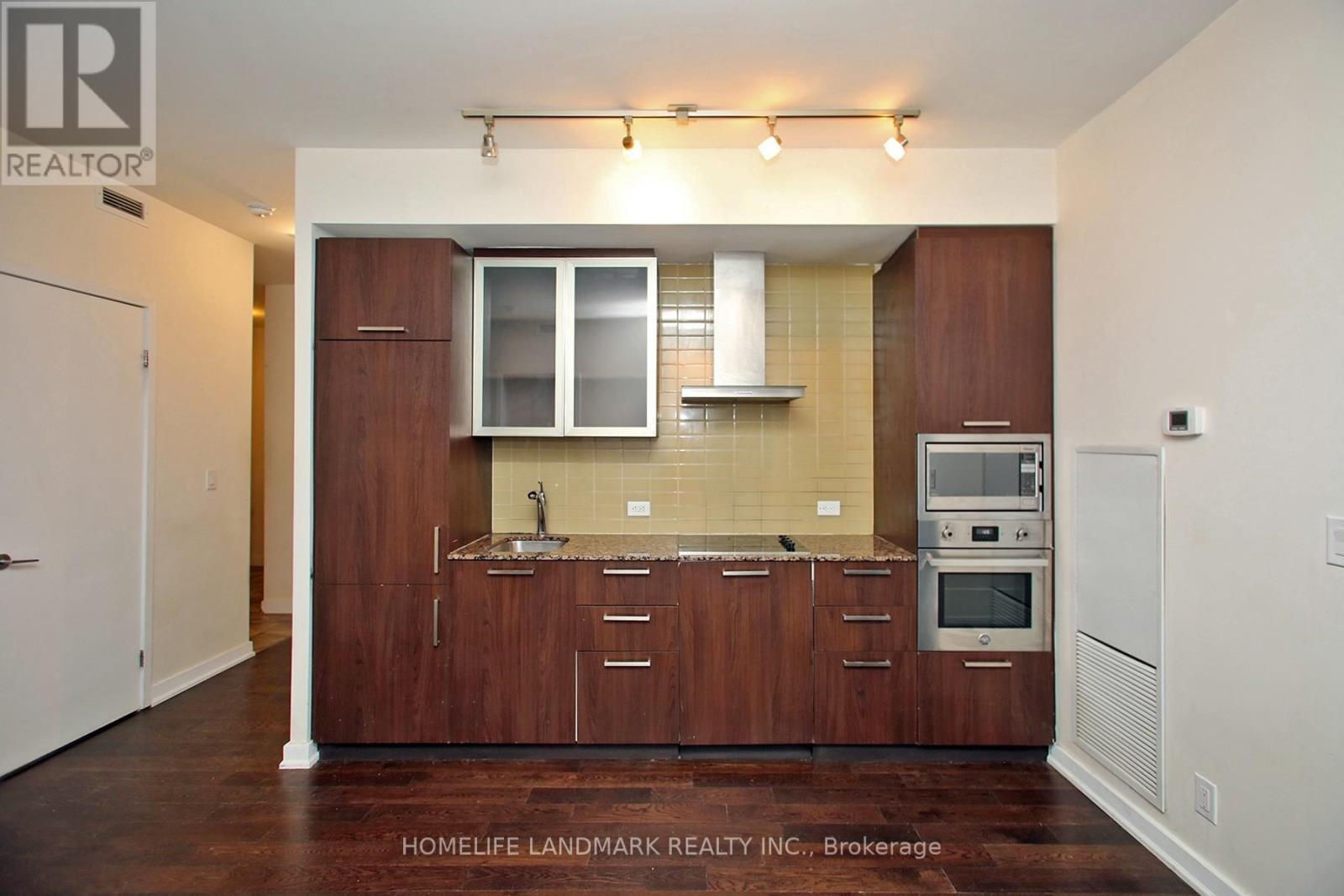 1504 - 12 York Street, Toronto, ON - Indoor Photo Showing Kitchen