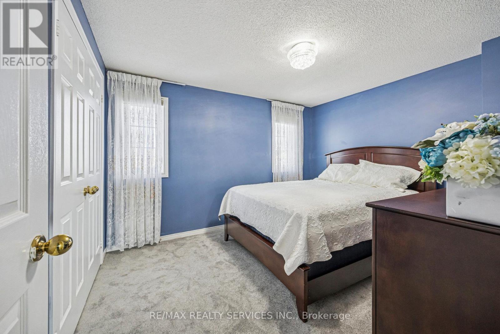 7 Duggan Drive, Brampton, ON - Indoor Photo Showing Bedroom