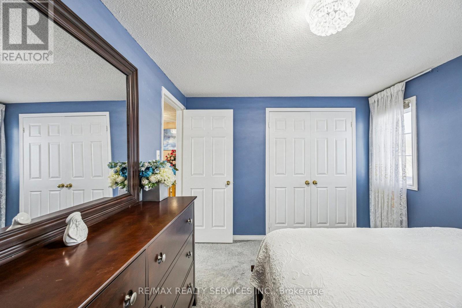 7 Duggan Drive, Brampton, ON - Indoor Photo Showing Bedroom