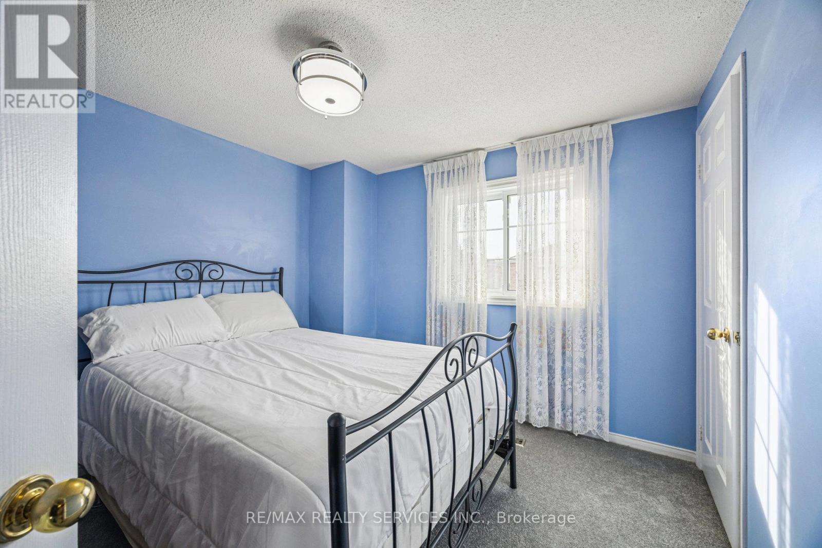 7 Duggan Drive, Brampton, ON - Indoor Photo Showing Bedroom