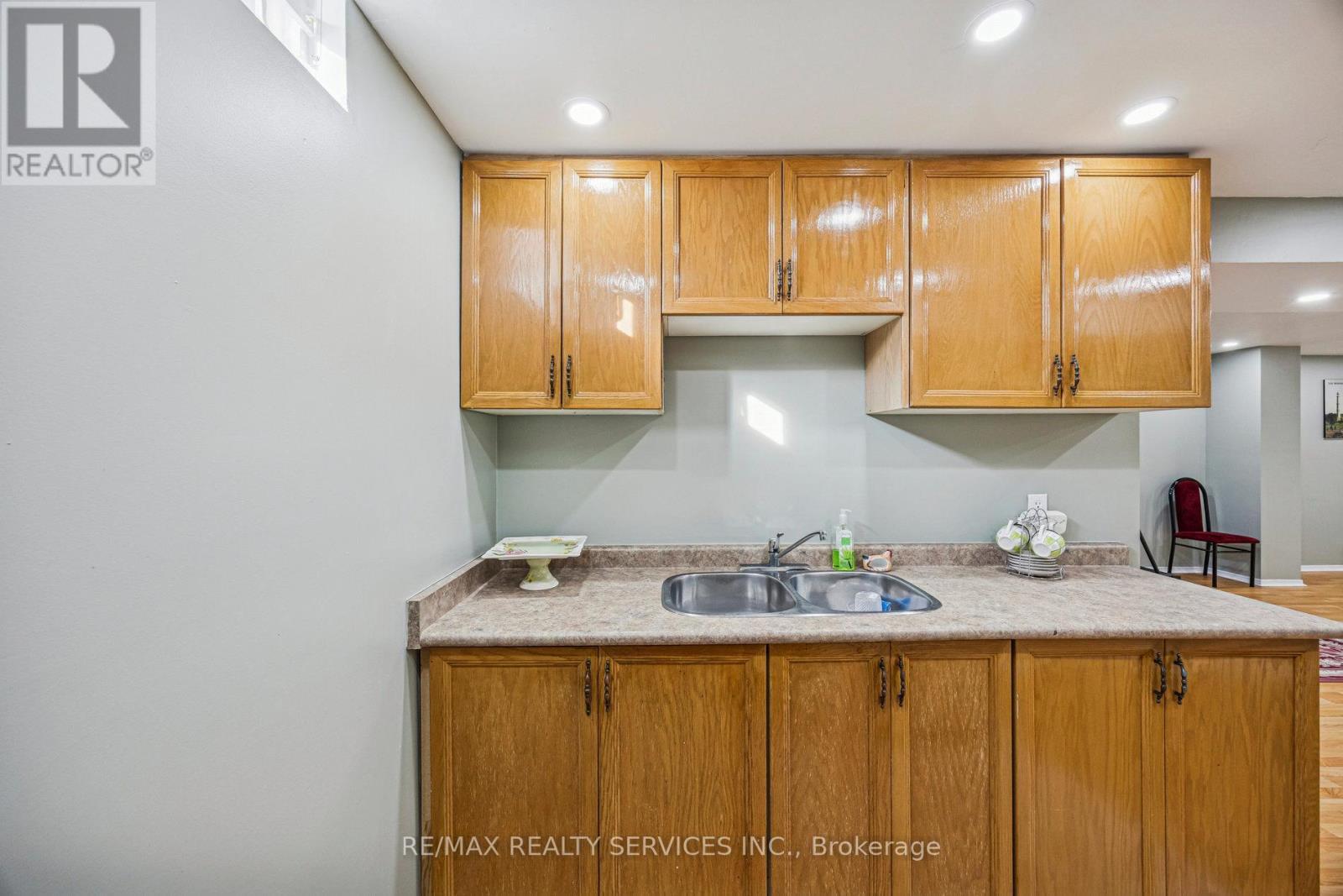7 Duggan Drive, Brampton, ON - Indoor Photo Showing Kitchen With Double Sink