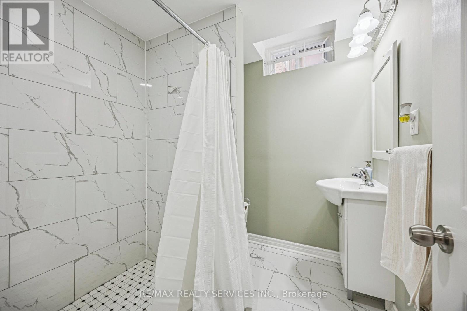 7 Duggan Drive, Brampton, ON - Indoor Photo Showing Bathroom