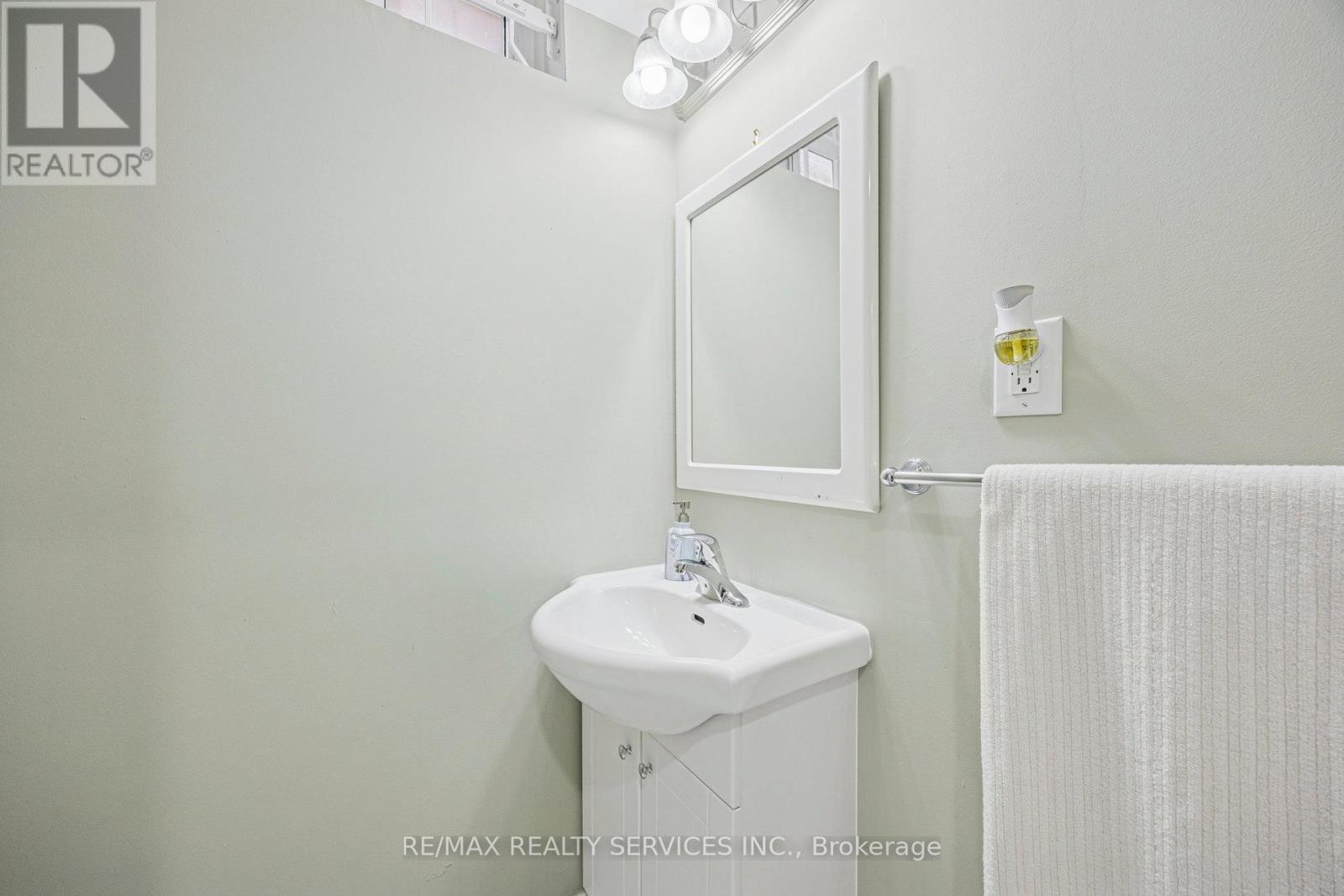 7 Duggan Drive, Brampton, ON - Indoor Photo Showing Bathroom