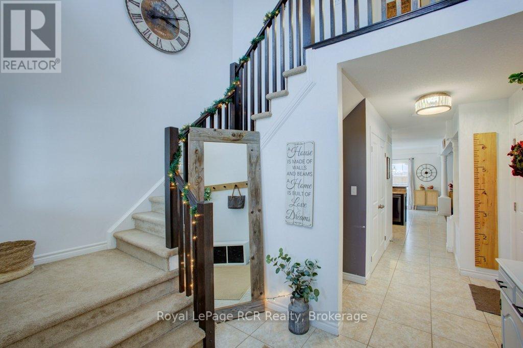 11 Green Street, Mapleton, ON - Indoor Photo Showing Other Room