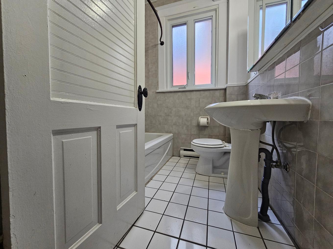 Salle de bains - 141 Av. Westminster N., Montréal-Ouest, QC - Indoor Photo Showing Other Room