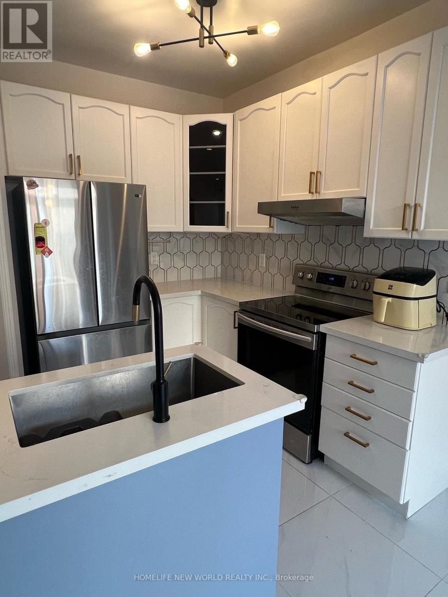 61 Lakespring Drive, Markham, ON - Indoor Photo Showing Kitchen