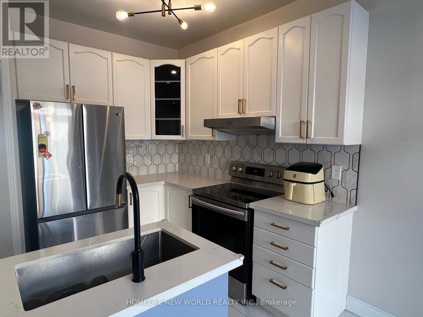 61 Lakespring Drive, Markham, ON - Indoor Photo Showing Kitchen With Double Sink With Upgraded Kitchen
